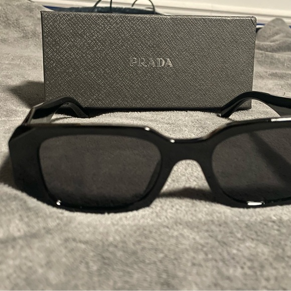 Prada Black Textured Box - Picture 2 of 3